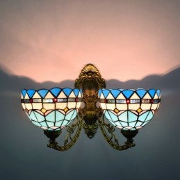 Tiffany-tyylinen...