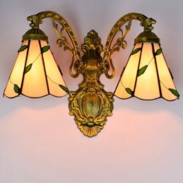 Tiffany-tyylinen...