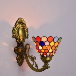Tiffany-tyylinen...