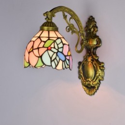 Tiffany-tyylinen...
