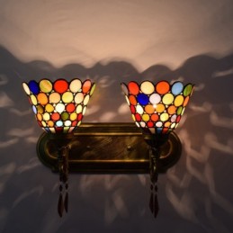 Tiffany-tyylinen...