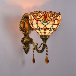 Tiffany-tyylinen...