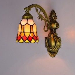 Tiffany-tyylinen...