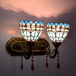 Tiffany-tyylinen...
