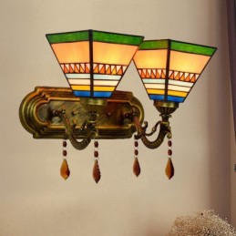 Tiffany-tyylinen...